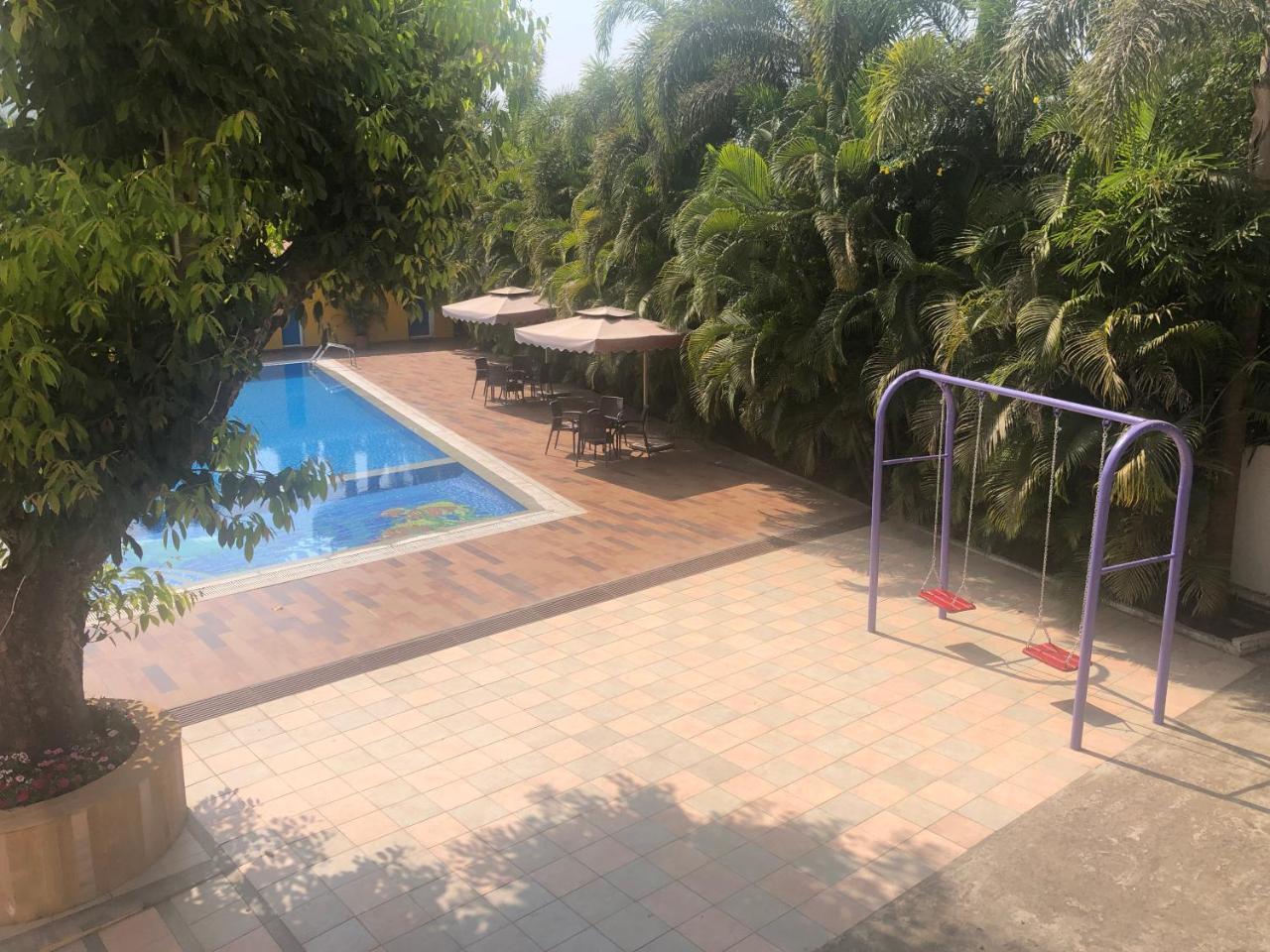 Resort Silver Hills Lonavala Buitenkant foto