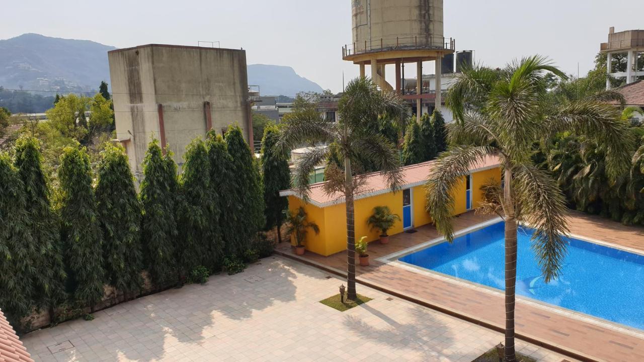 Resort Silver Hills Lonavala Buitenkant foto