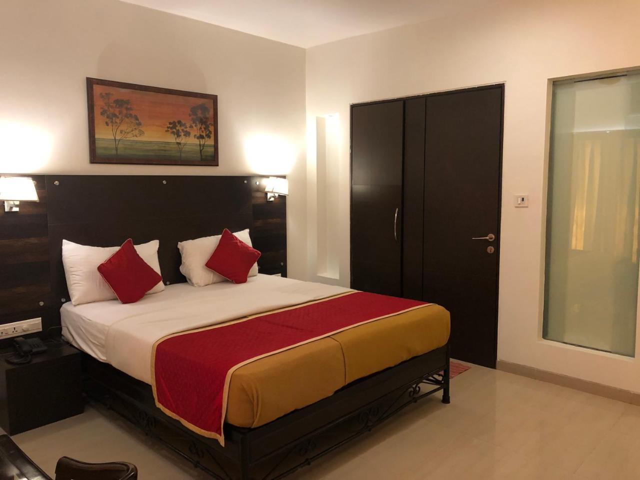 Resort Silver Hills Lonavala Buitenkant foto