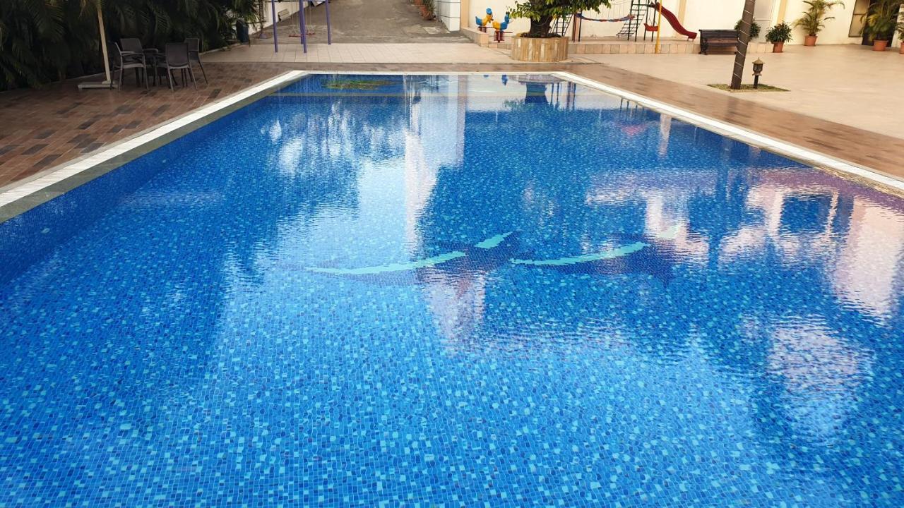 Resort Silver Hills Lonavala Buitenkant foto